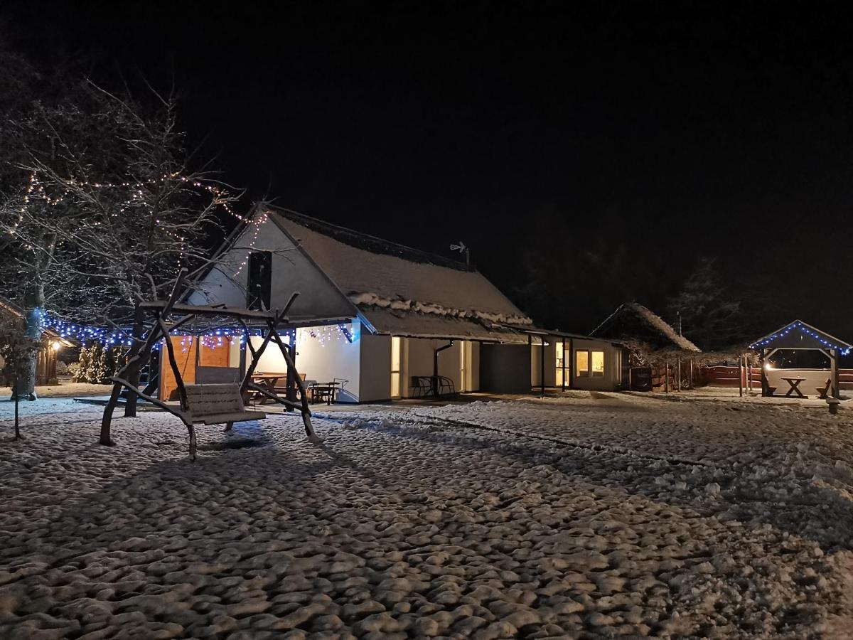 Апартаменты Agrochalupki Korczowa Экстерьер фото